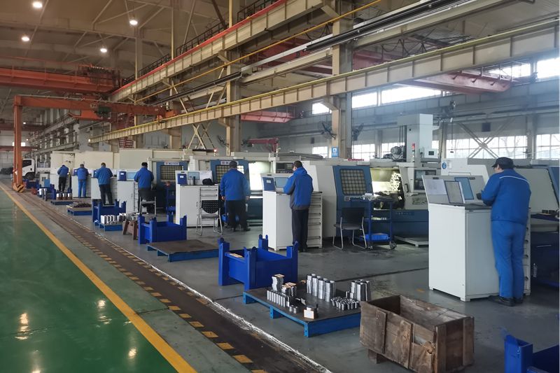 3、機(jī)加工車間數(shù)控車床班組全體員工早早進(jìn)入工作狀態(tài).jpg